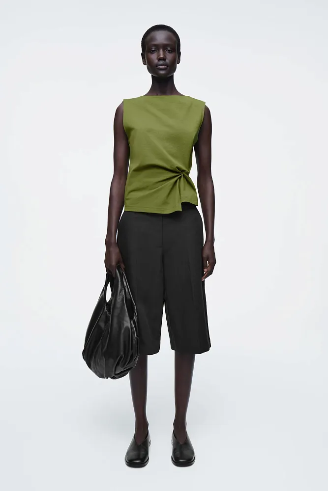 Топ с кручеными деталями COS