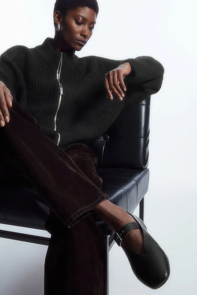 Балетки с пряжкой COS