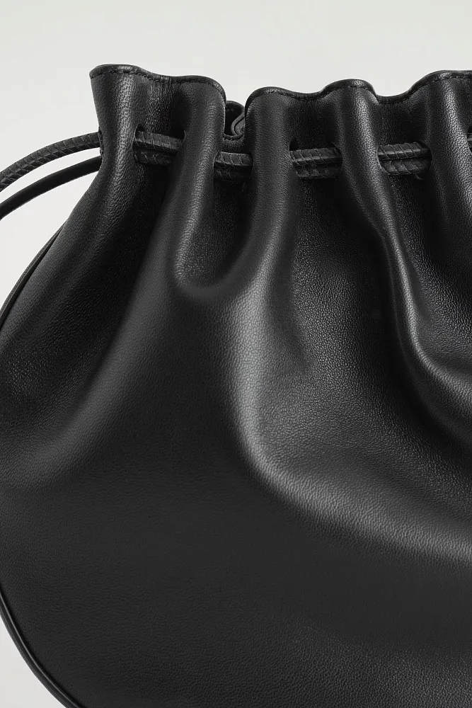 Сумка-мешочек со сборками COS