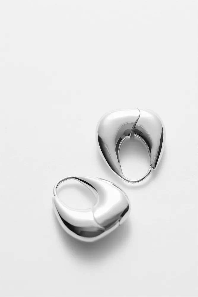 Серьги-кольца в форме колокольчика & OTHER STORIES