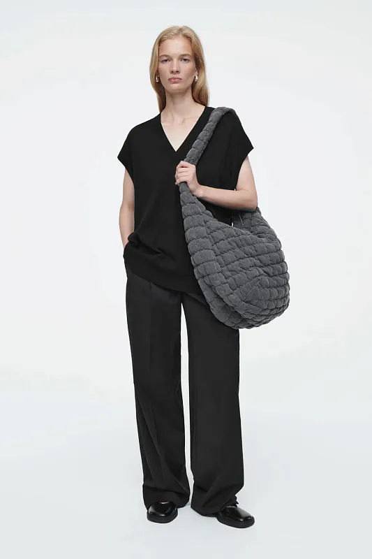 Стеганая сумка кроссбоди oversize COS   Стеганая сумка кроссбоди oversize COS