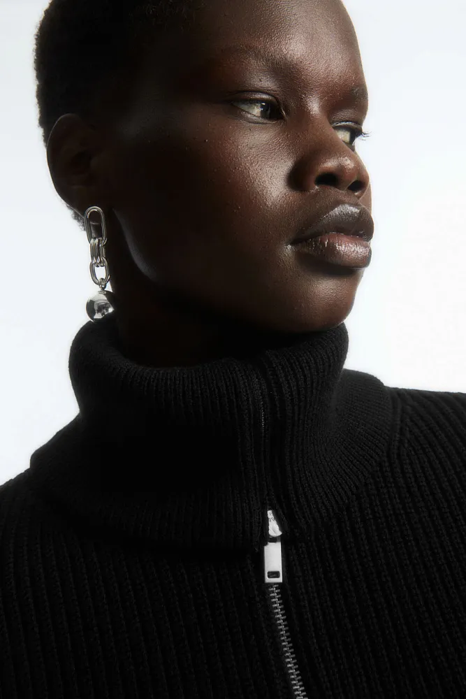 Свитер на молнии COS