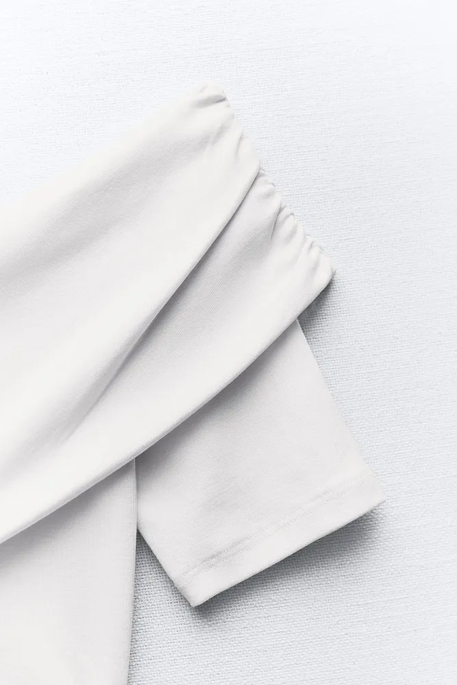 Асимметричный топ с драпировкой ZARA