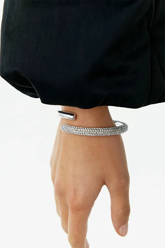 Посеребренный браслет со стразами