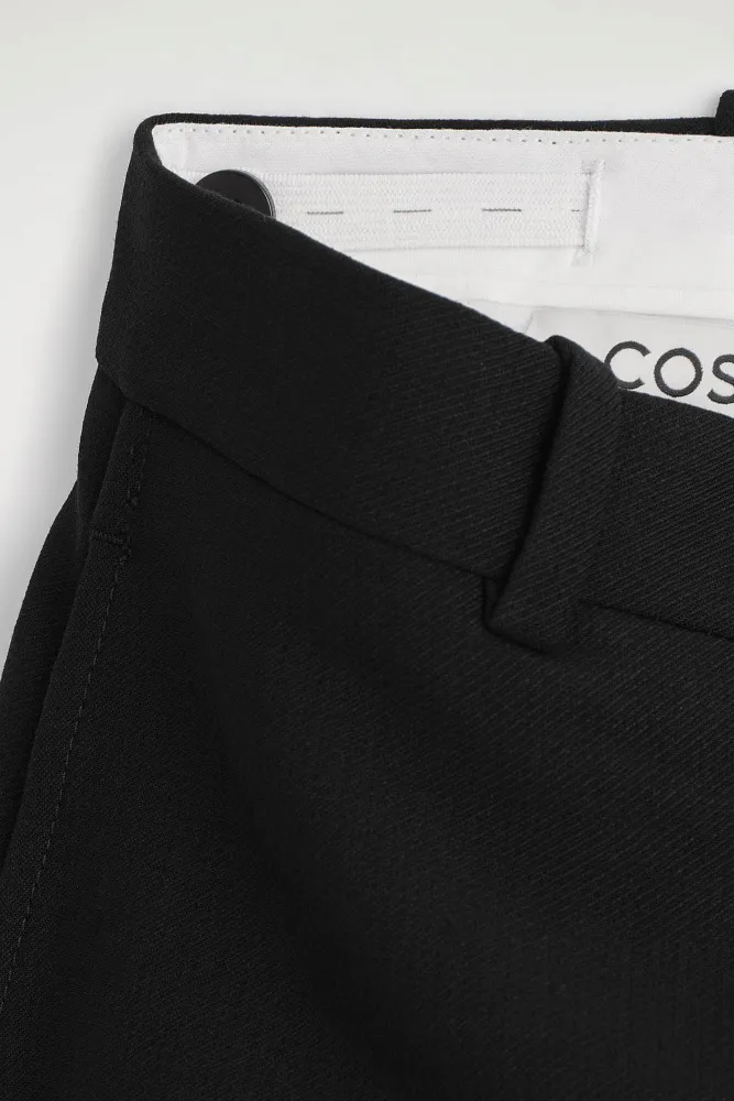 Укороченные шерстяные брюки COS