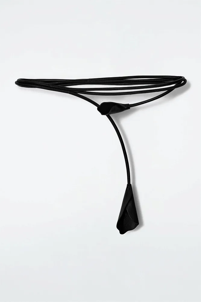 Кожаный ремень с цветочными элементами COS