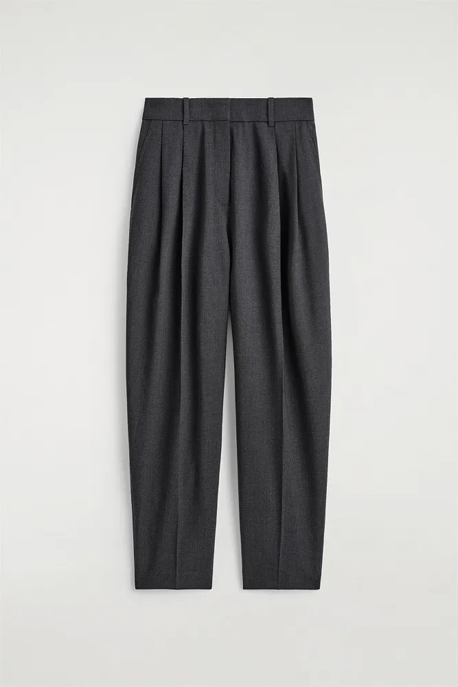 Брюки из смеси шерсти со складками COS