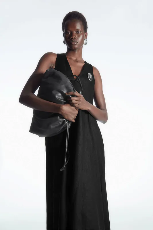 Объемное платье-макси с v-образным вырезом COS Объемное платье-макси с v-образным вырезом COS