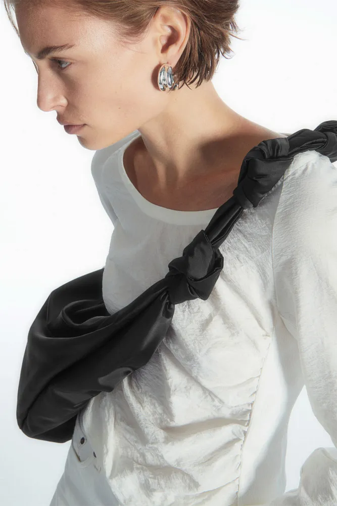 Сумка Hitch COS