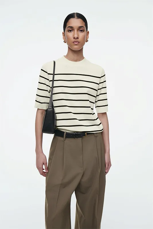 Трикотажный топ классического кроя