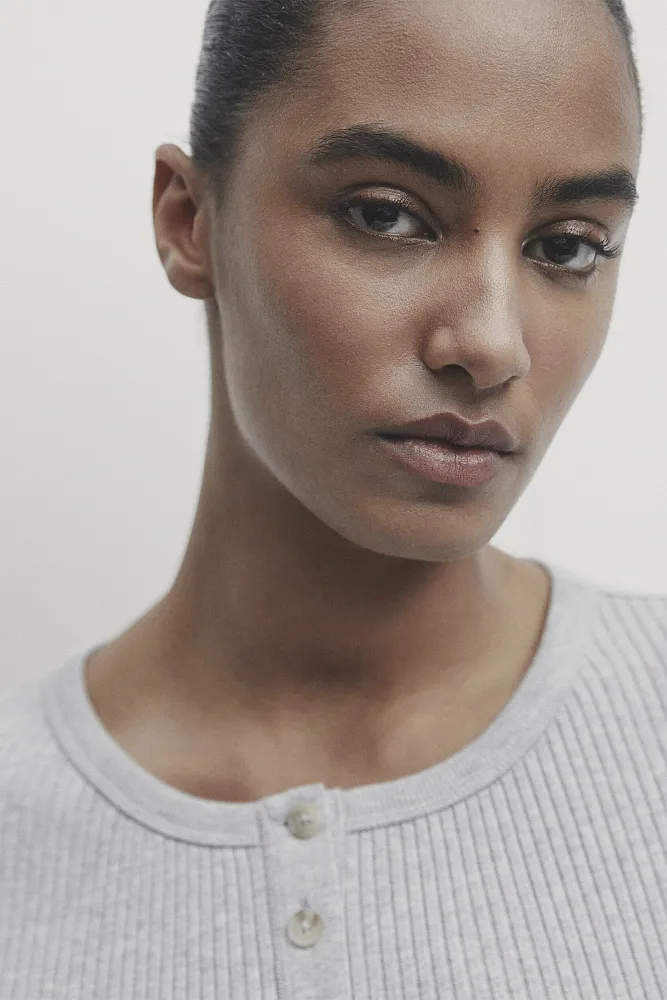 Трикотажный топ с воротником хенли MASSIMO DUTTI