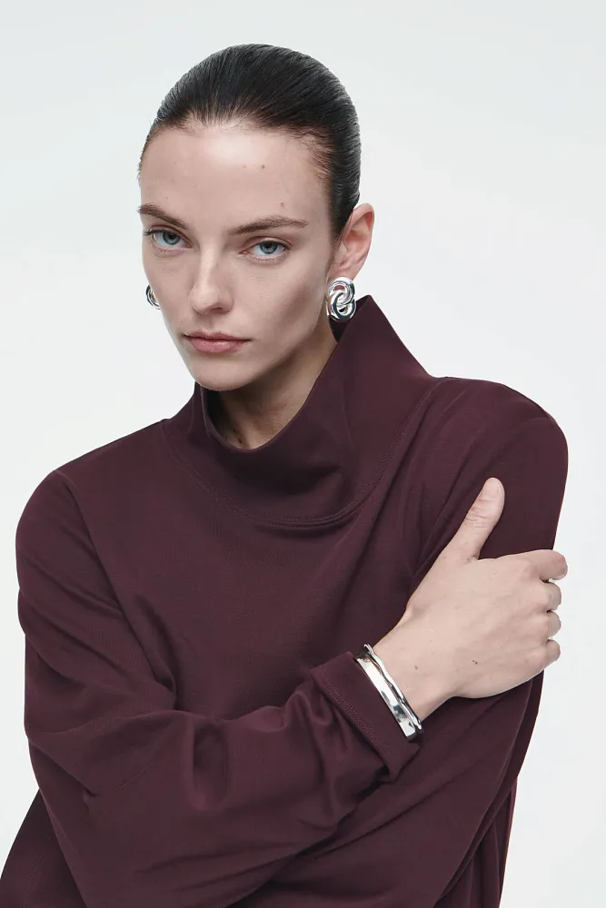 Водолазка с широкими рукавами и воротником-воронкой COS