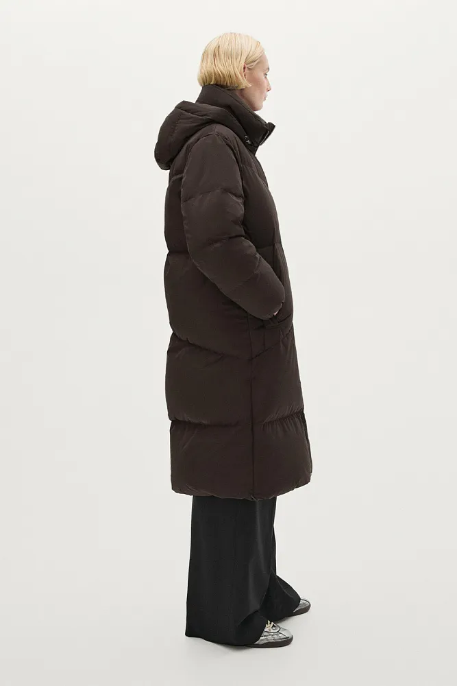 Длинный пуховик из технологичной ткани MASSIMO DUTTI