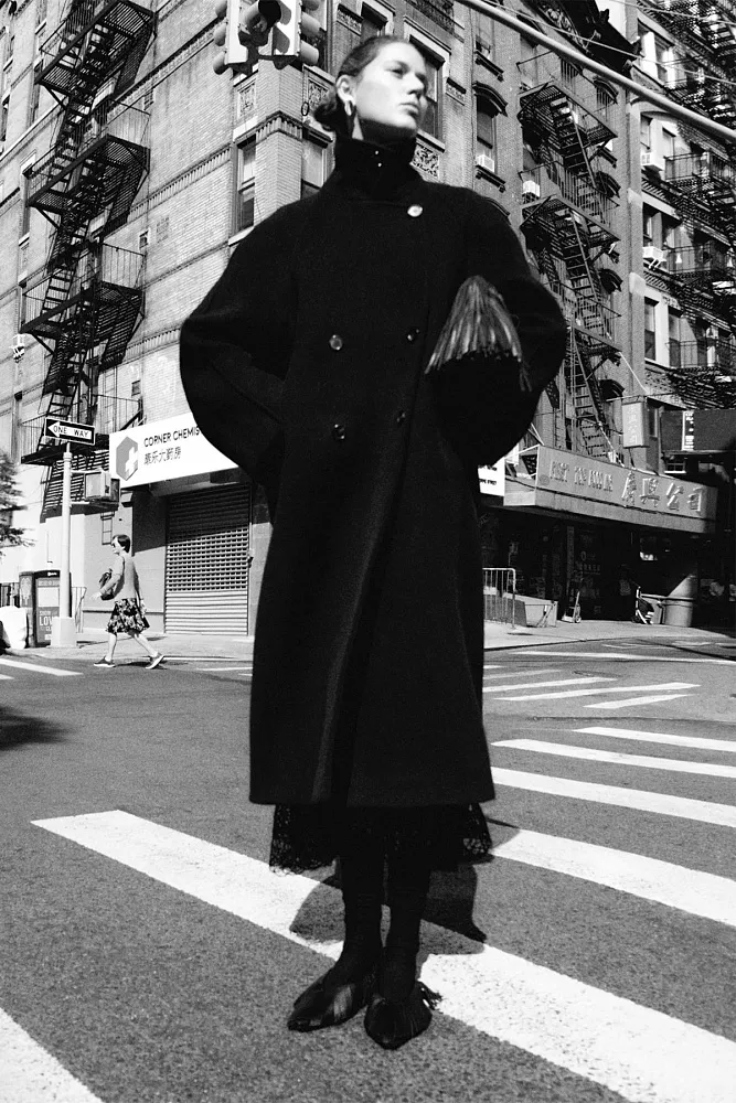 Двубортное шерстяное пальто oversize COS