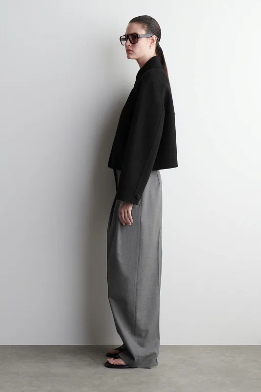 Короткий жакет из шерсти COS Короткий жакет из шерсти COS