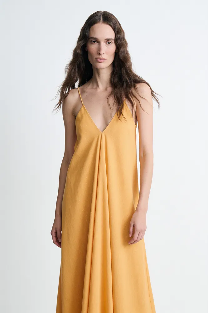 Струящееся платье из смеси льна с V-образным вырезом MASSIMO DUTTI