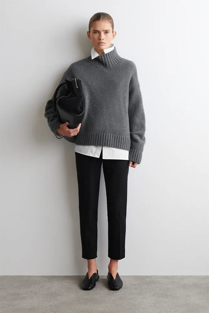 Укороченные брюки узкого кроя Укороченные брюки узкого кроя