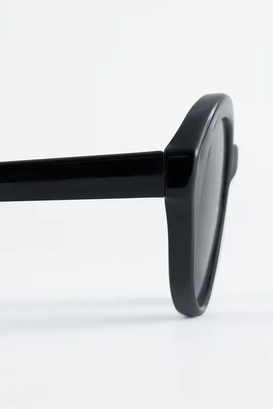 Овальные солнцезащитные очки & OTHER STORIES Овальные солнцезащитные очки & OTHER STORIES