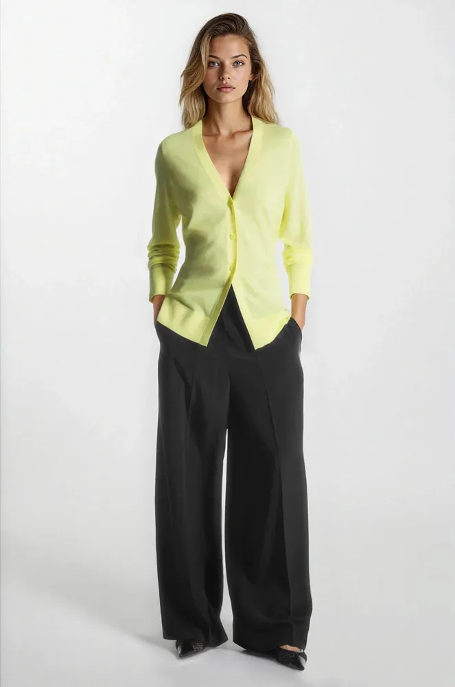 Шерстяной кардиган с v-образным вырезом