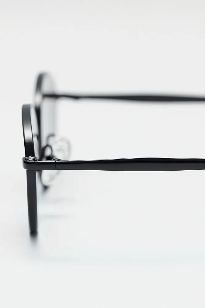 Овальные солнцезащитные очки в металлической оправе & OTHER STORIES