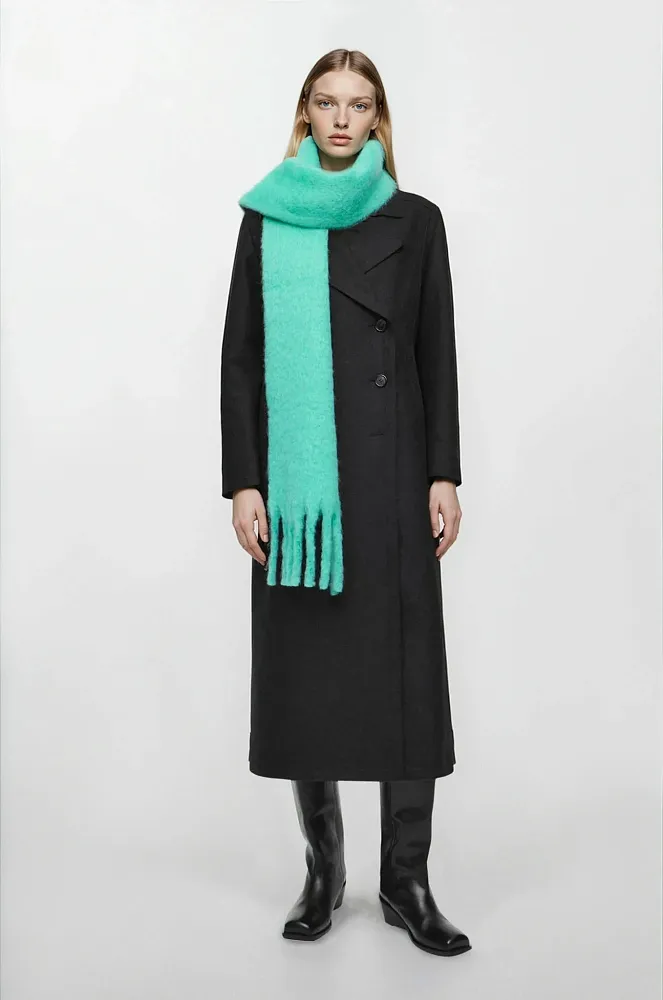 Шарф из мохера с бахромой