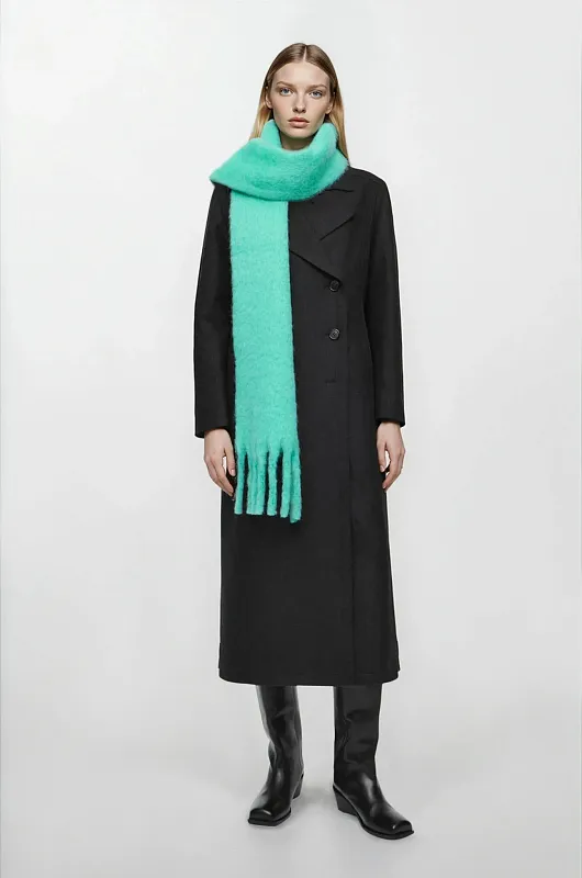 Шарф из мохера с бахромой