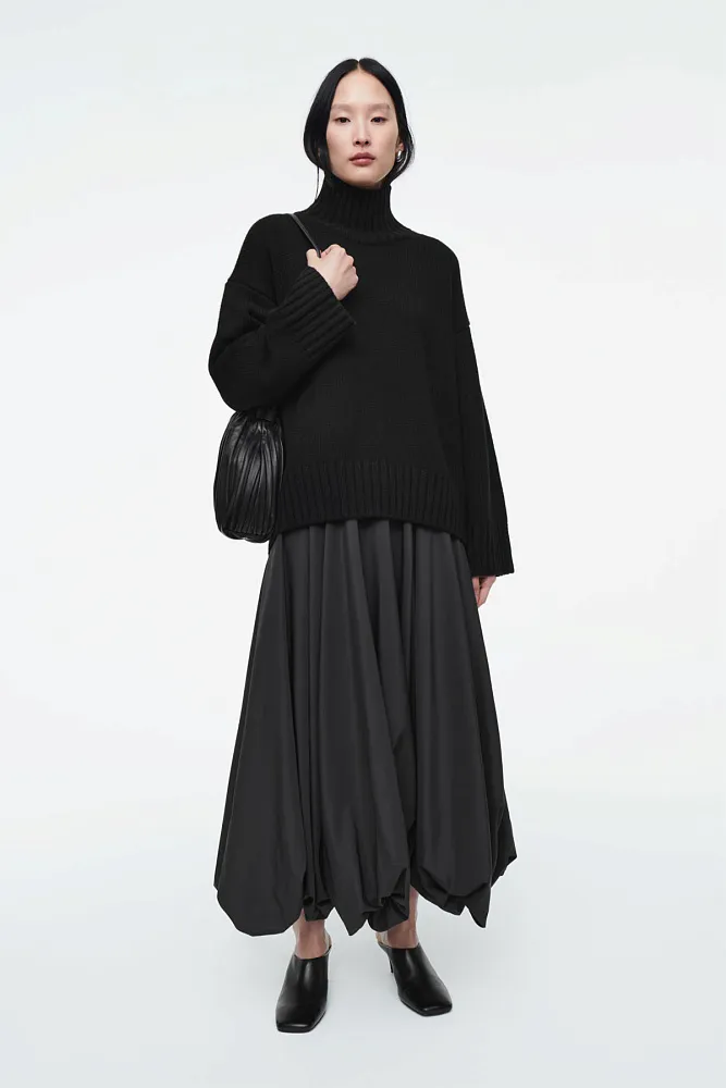 Свитер из плотного кашемира COS