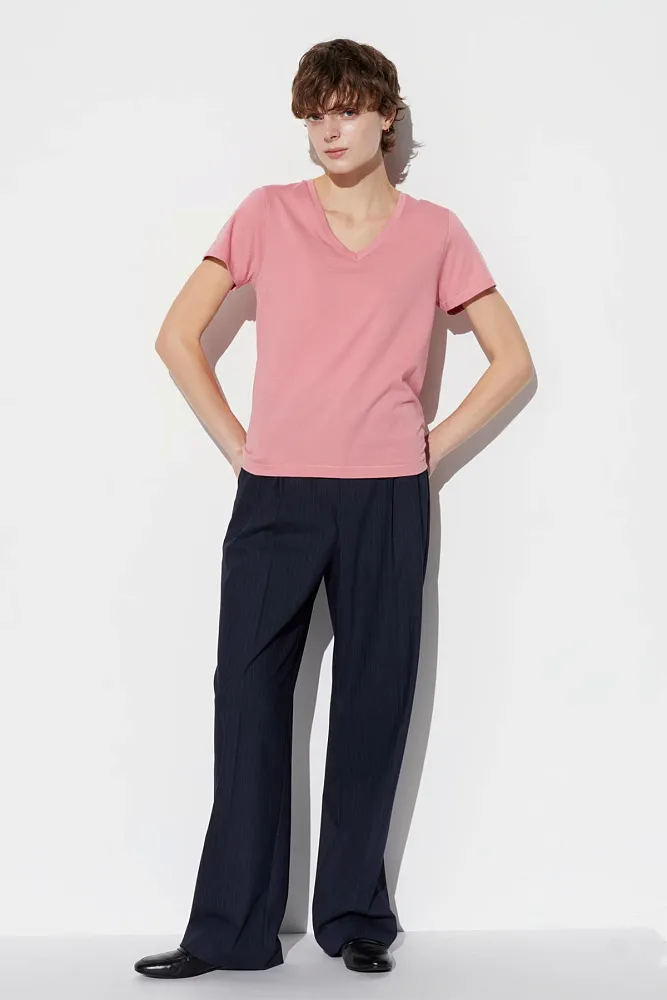 Футболка с V-образным вырезом UNIQLO
