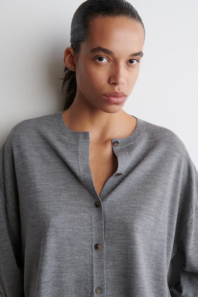 Кардиган из шерсти мериноса с закругленным кроем COS