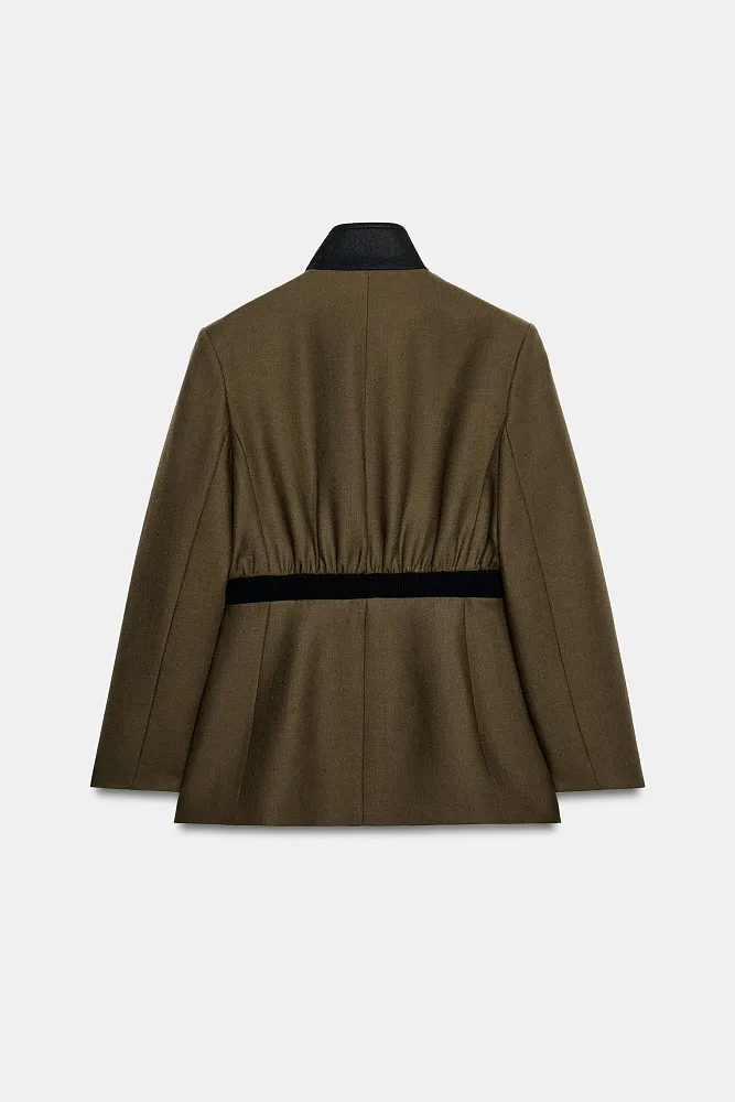 Приталенный пиджак из 100% шерсти с эластичной вставкой на талии ZARA