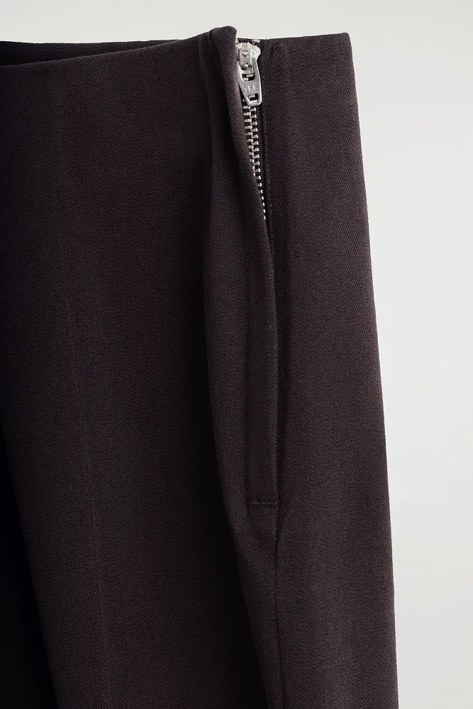 Укороченные брюки узкого кроя COS