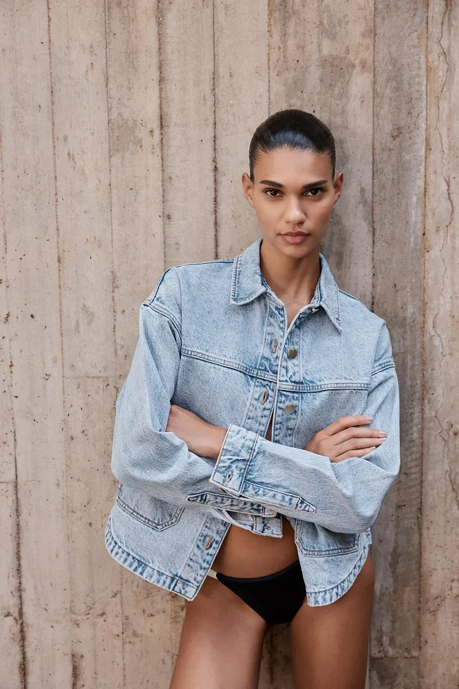 Джинсовая куртка с карманами ZARA