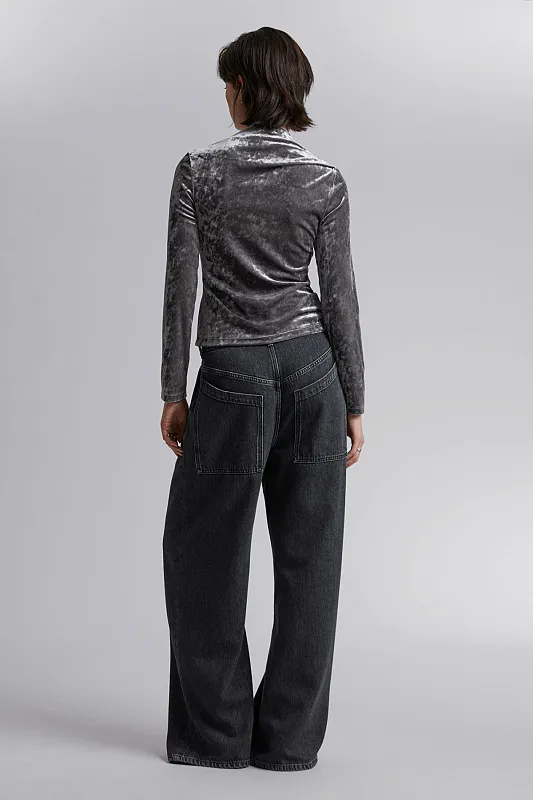 Плиссированный бархатный лонгслив & OTHER STORIES Плиссированный бархатный лонгслив & OTHER STORIES