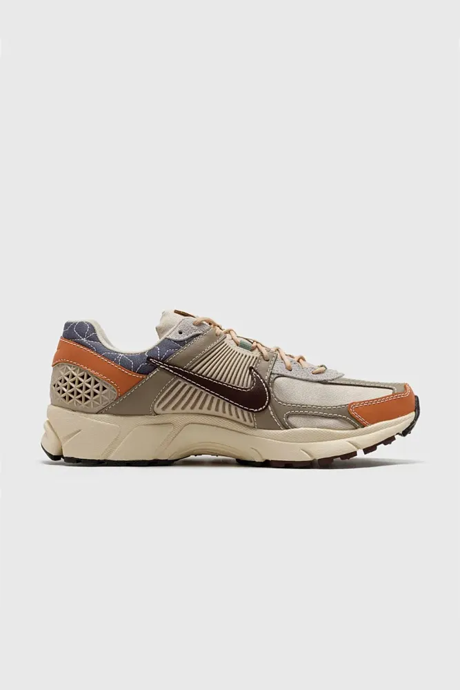 Кроссовки Nike Zoom Vomero 5 NIKE