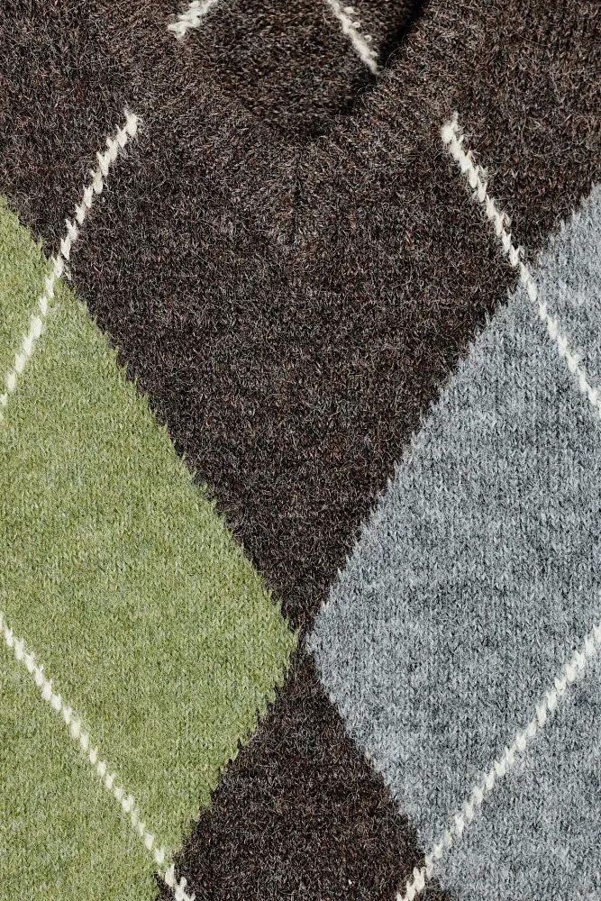 Пуловер с узором "ромбы" ZARA