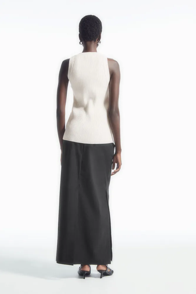 Трикотажный жилет с v-образным вырезом COS