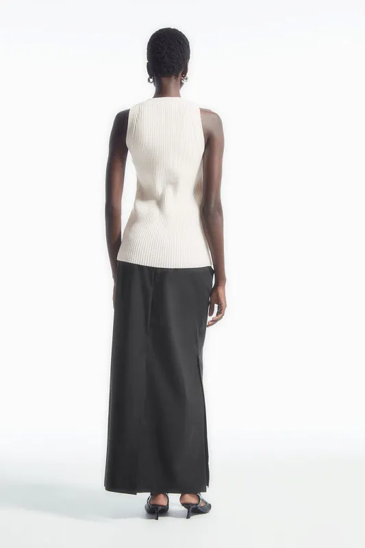 Трикотажный жилет с v-образным вырезом COS Трикотажный жилет с v-образным вырезом COS