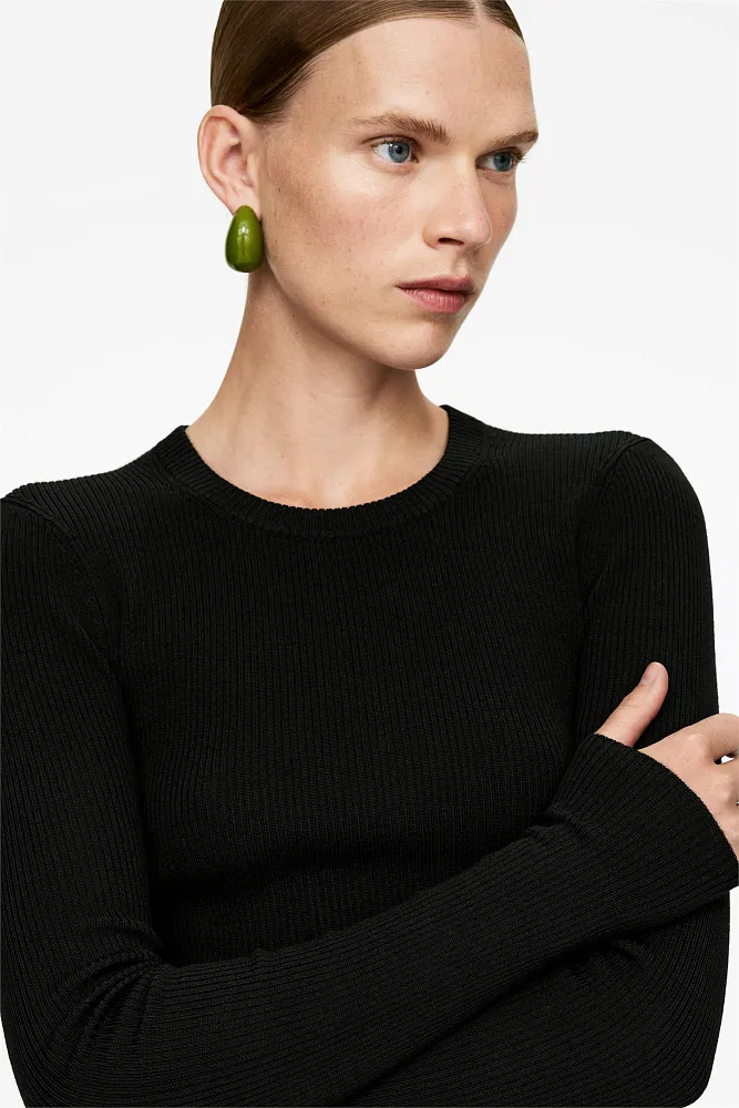 Лонгслив из мериносовой шерсти в рубчик ARKET