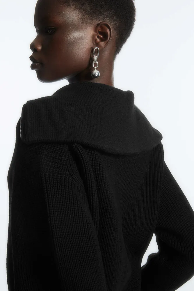 Свитер на молнии COS