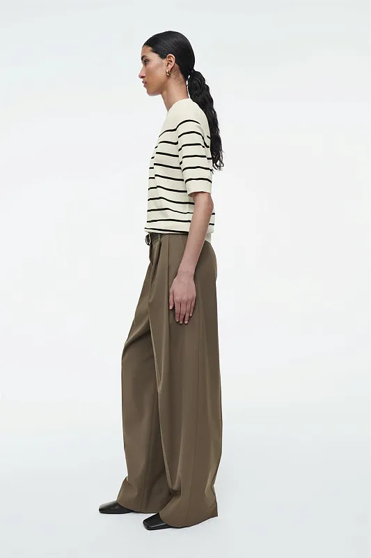 Трикотажный топ классического кроя COS Трикотажный топ классического кроя COS