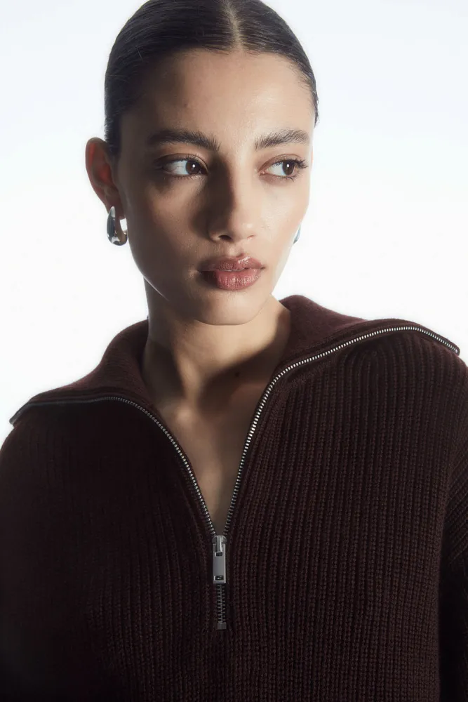 Свитер на молнии COS