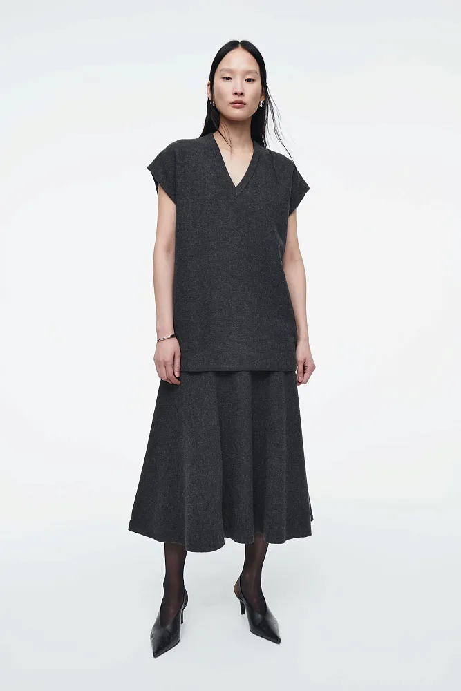 Жилет oversize из вареной мериносовой шерсти COS