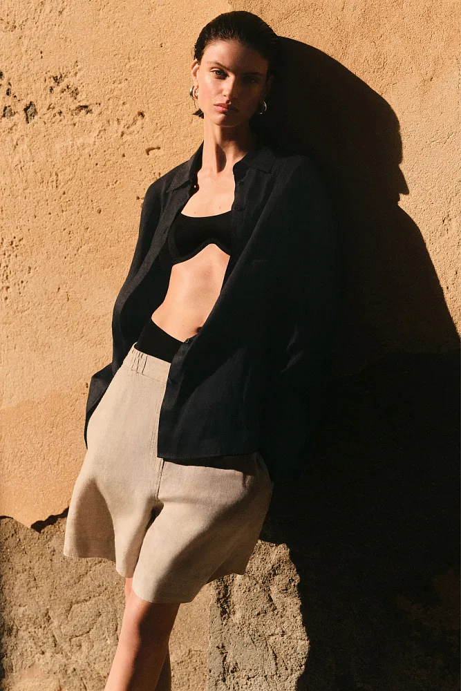 Льняные шорты с эластичным поясом COS