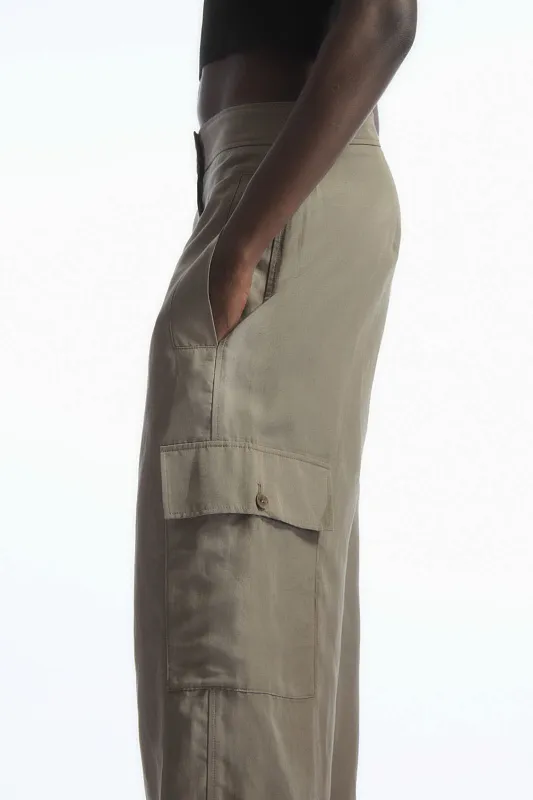 Брюки карго COS Брюки карго COS