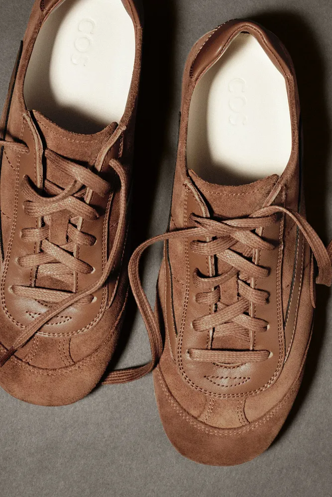 Замшевые кроссовки COS