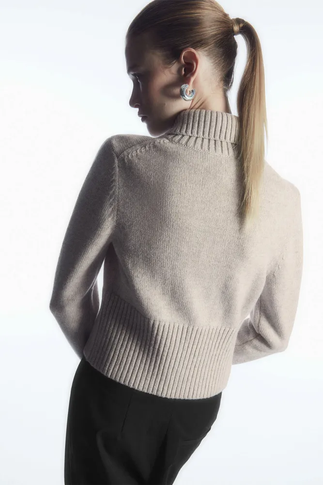 Кардиган из шерсти на молнии COS