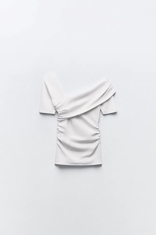 Асимметричный топ с драпировкой ZARA