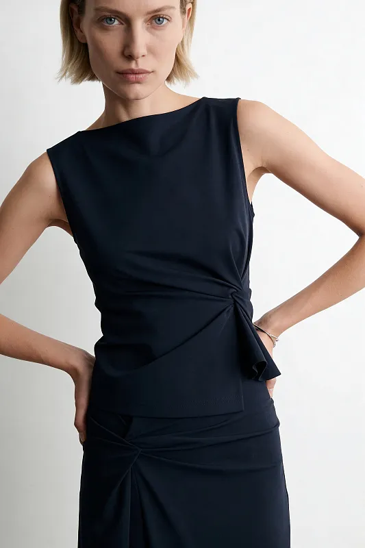 Трикотажный топ с крученым элементом