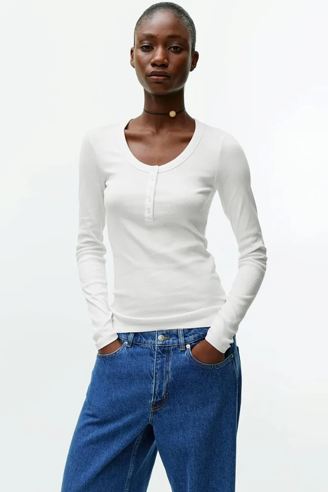 Лонгслив в рубчик с воротником "лодочка"