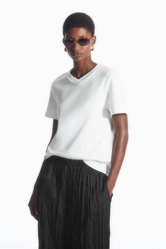 Футболка с V-образным вырезом